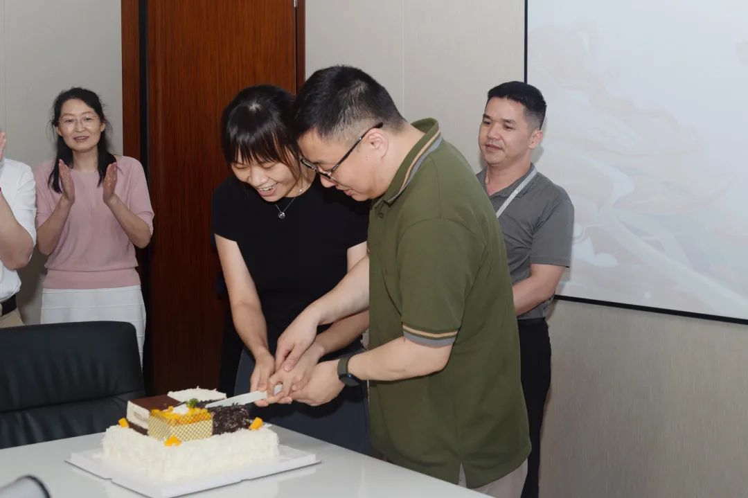 新亚制程生日会：倾心与君语，共悦生辰时